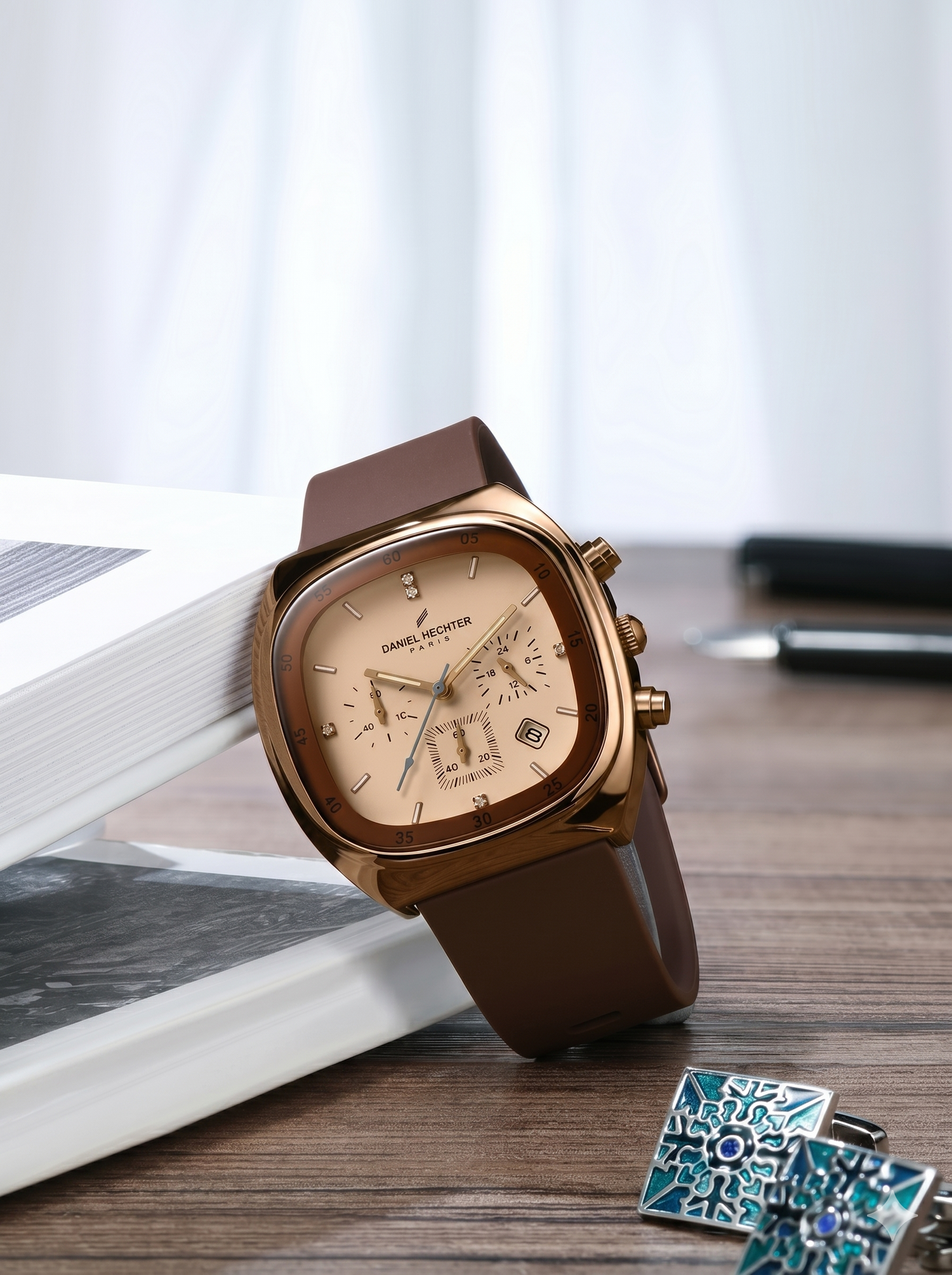 Swiss Eagle Women's 3-Hand Metal Watch SE-9176-22A - lifestyle shot