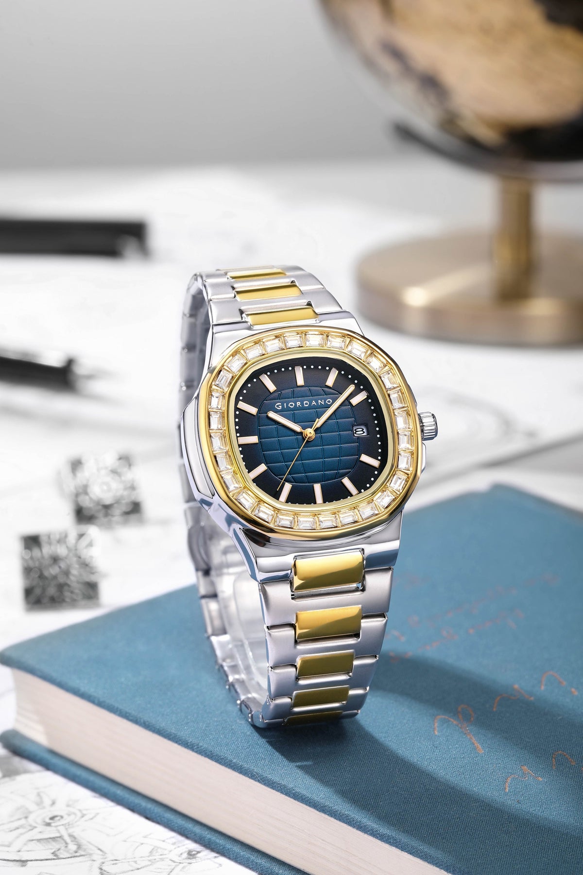 Giordano Luxury Watch for men with Textured Dial, Crystal Bezel, Date Display and stainless Steel strap GZ-50137-33