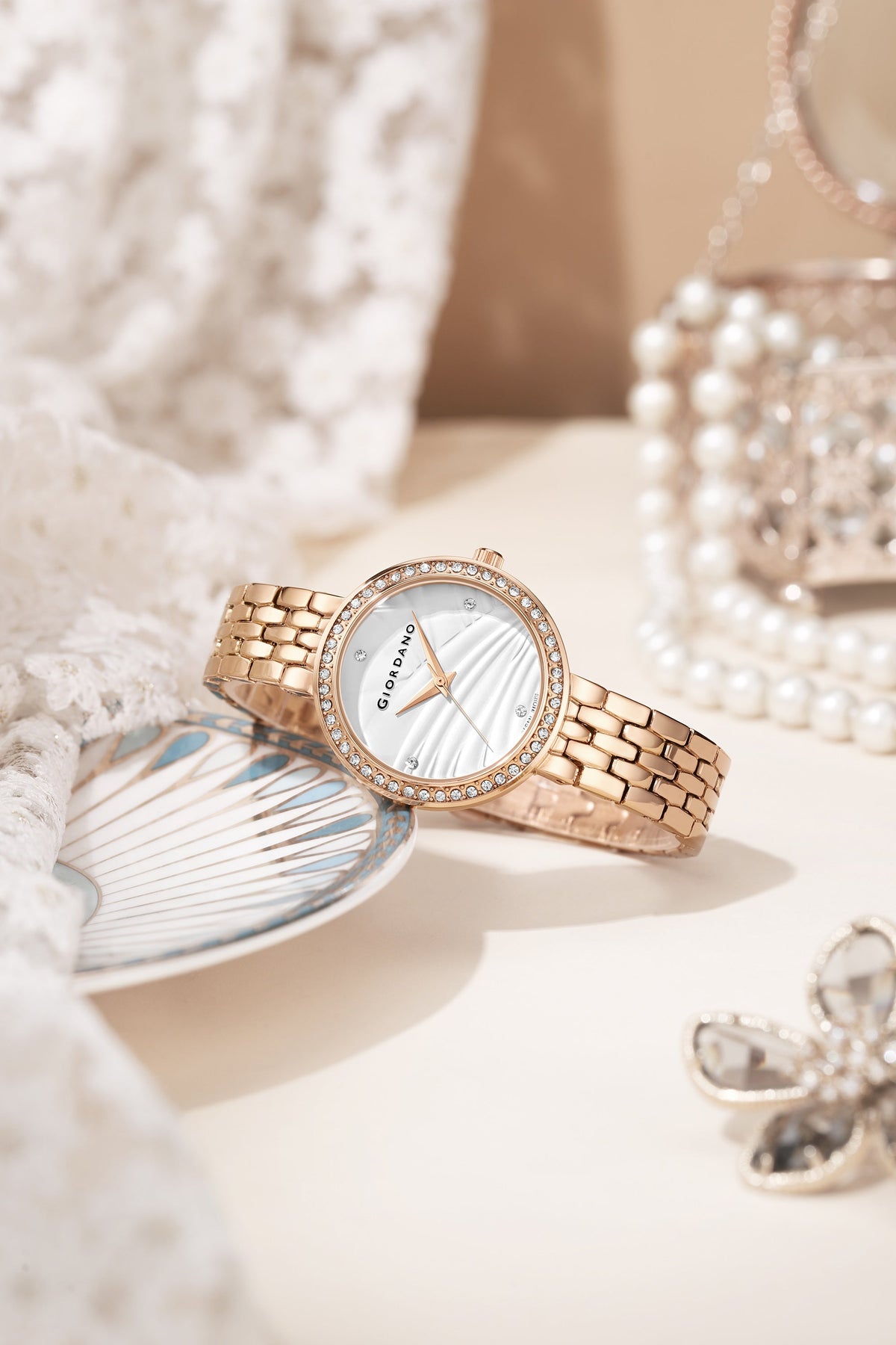 Giordano Analog Stylish Watch for Women with Crystal Bezel & Textured Dial and Stainless Steel Strap - GZ-60079-22