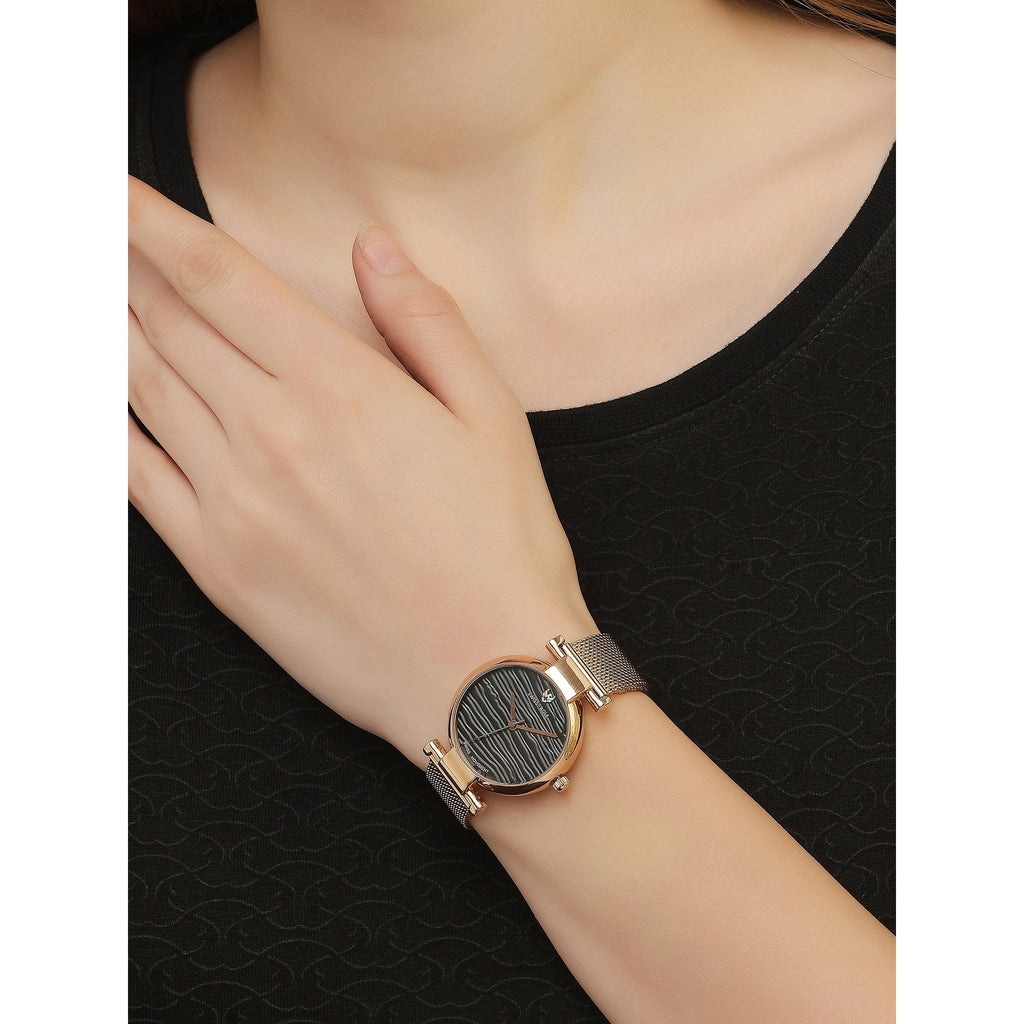 Swiss Eagle Women's 3-Hand Metal Watch SE-9176-33A - lifestyle shot